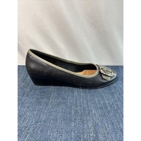 Nurture Canary Size 7.5 Leather black and gray wedges with silver buckles - Picture 3 of 14